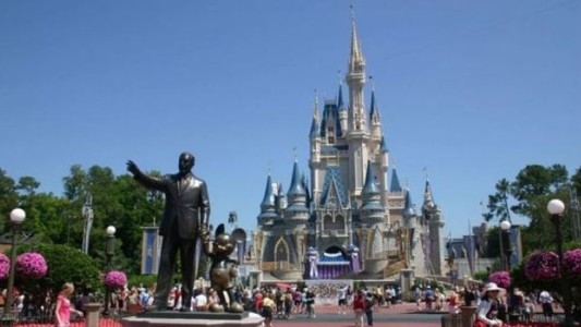 Arrestaron a un hombre que se metió en Disney para pasar la cuarentena