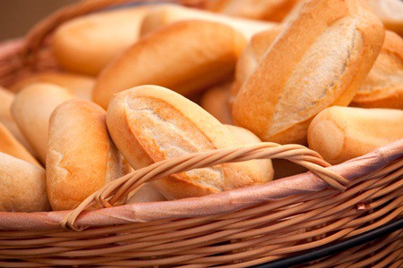 Acuerdan con los panaderos bonaerenses dejar el kilo de pan en 26 pesos