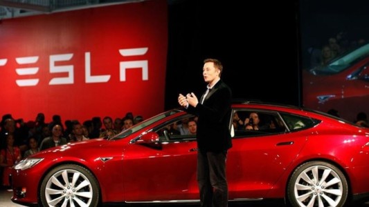 Elon Musk amenaza con mudar a Tesla si continúan las medidas de confinamiento en California