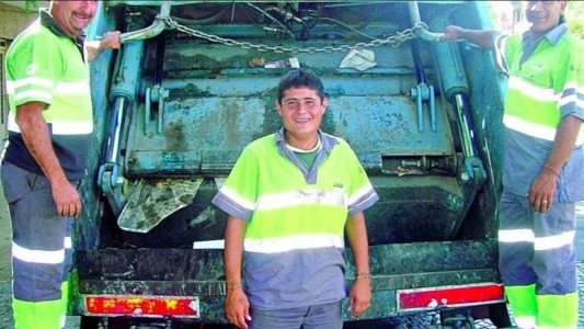 Titulares Esenciales: el Carpintero que recoge basura en las calles