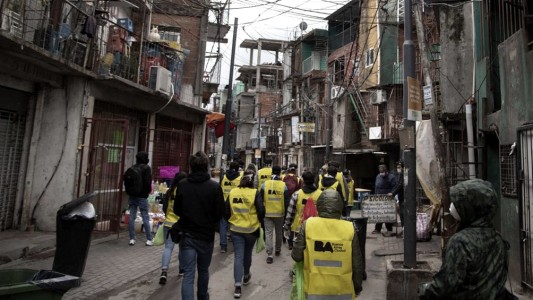 Coronavirus: con acento en barrios populares, amplían los criterios de casos sospechosos