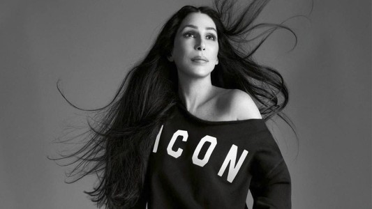 Cher canta por primera vez en español el tema "Chiquitita" de ABBA