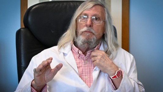 El polémico infectólogo francés que dijo que la epidemia de coronavirus "está en tren de resolverse"