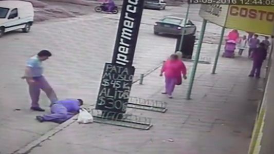 Feroz golpiza de un padre al preceptor de su hijo en San Luis
