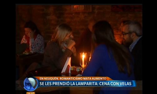 Por los aumentos en la luz, un restaurante ofrece la cena con velas