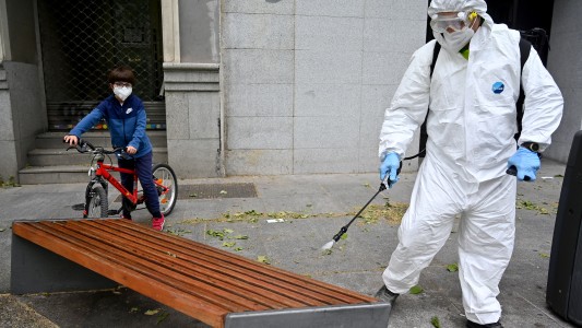 España registró la menor cifra de muertes por coronavirus en los últimos dos meses