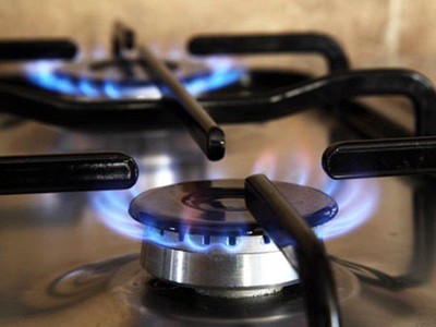 Aranguren pidió a las empresas que no usen gas para que pueda llegar a los hogares