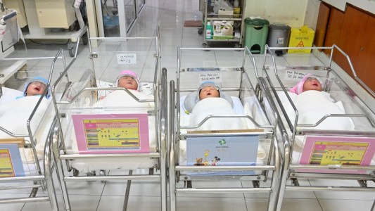 Coronavirus, cuarentena y "baby boom": Indonesia espera 400 mil nacimientos más de los usuales