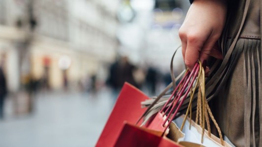 Shoppings piden que los autoricen a vender con modalidad "take away"