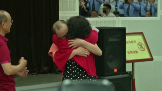 El abrazo más emotivo que desesperó durante 32 años