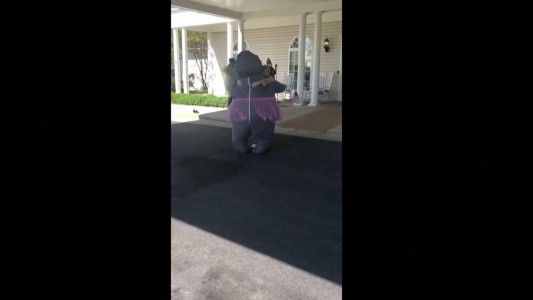 Coronavirus: El abrazo de hipopótamo más emotivo