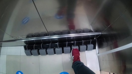 Coronavirus: La solución para los ascensores está en el piso