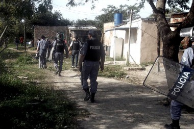 Lo investigaban por ocho homicidios, pero quedó preso por raptar a una chica