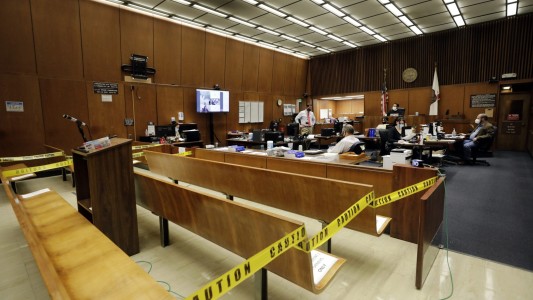 A través de Zoom, lo condenaron a morir en la horca