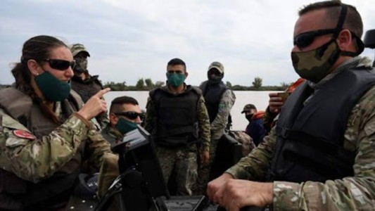 Más de un centenar de familias isleñas recibieron asistencia: el operativo lo dirigió la primera oficial mujer de la Infantería de Marina