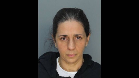 Difunden el video de una madre tira al agua a su hijo autista de 9 años