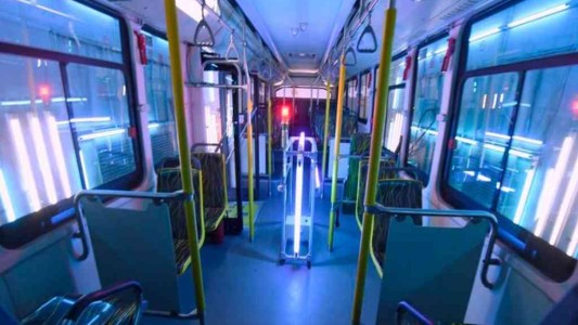 Coronavirus: implementarán luz ultravioleta en unidades de transporte público en La Plata