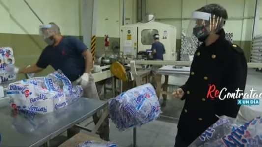 "Re-Contratado por un día": Roberto Funes Ugarte regresa a la fábrica de papel higiénico