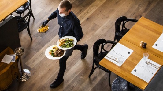 Mendoza: autorizan la apertura al público de locales gastronómicos, con turnos