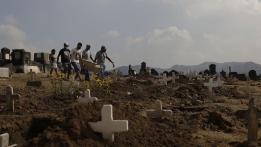 Coronavirus en Brasil: registran más de 1.000 muertes por coronavirus y el total asciende a 25.298