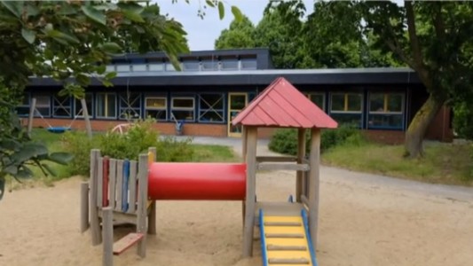 Muerte en jardín de infantes: la nena tenía manchas rojas en los párpados y apuntan a la maestra