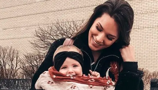 Fue al hospital pensando que tenía cálculos renales, pero estaba a punto de dar a luz y no lo sabía