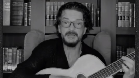 Ricardo Arjona volvió al ruedo: presentó su nuevo disco por internet
