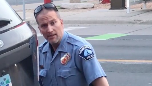 Detuvieron al policía acusado de matar al hombre negro en Estados Unidos