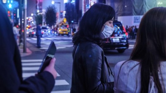 No usar el celular mientras se camina: avanza la prohibición en Japón