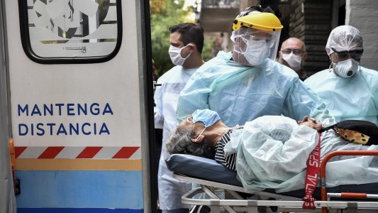 Contagios masivos de coronavirus en dos geriátricos porteños