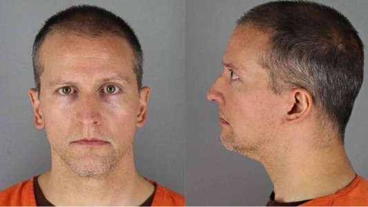 Endurecen los cargos contra el policía que asfixió a George Floyd e imputan a otros tres agentes