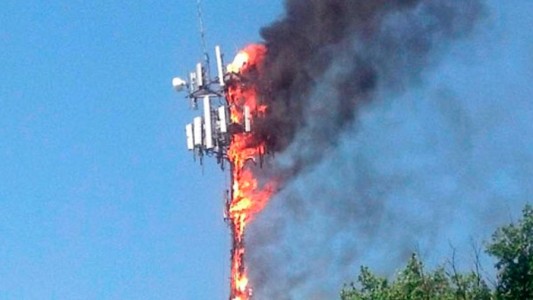 Tres años de cárcel por quemar una antena de 5G a la que culpaba por el coronavirus