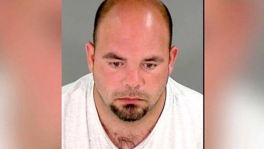 Detuvieron a un líder del Ku Klux Klan por embestir con su auto una marcha por George Floyd