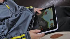 Barrios vulnerables porteños: el Gobierno deberá proveer internet y prestar computadoras a estudiantes