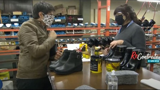 Re-contratado por un día: Roberto Funes Ugarte regresa a la fábrica de zapatos