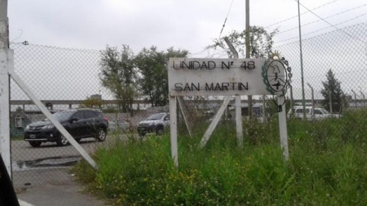 Aíslan a 13 agentes tras caso positivo de una subprefecto del penal San Martín