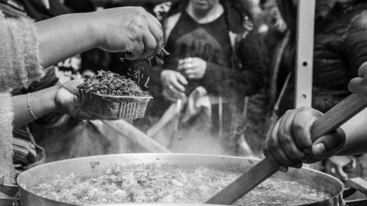 Cortes de ruta con ollas populares en distintos puntos del país en reclamo de trabajo