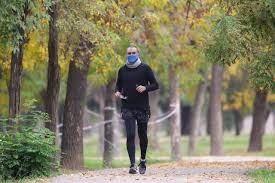 2 x 1: Invitan a vecinos a tomar nota de árboles, residuos y agua mientras caminan por la ciudad de Mendoza