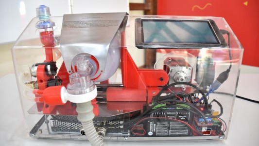 Presentaron un respirador que se fabrica en forma completa en San Juan