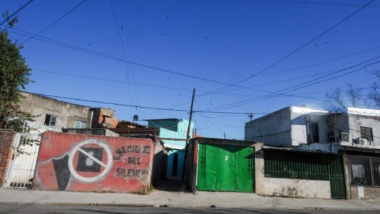 Rosario: fue a abrir la puerta y la mataron a balazos