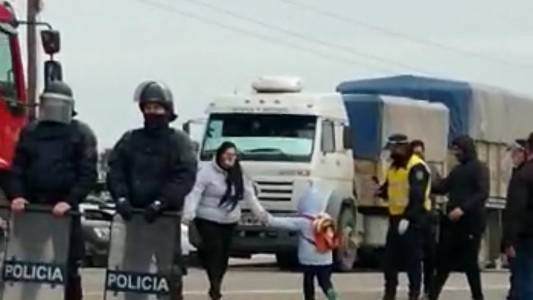 Video: final feliz para el nene que pudo cruzar la frontera y reencontrarse con su mamá