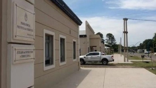 Lo acusan de matar y quemar en la hoguera a su esposa: comenzó el juicio