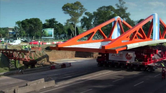 Desvían tránsito vehicular en Avenida General Paz para instalar pasarela peatonal