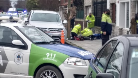 Mató a uno de los ladrones que estaba asaltando a su padre