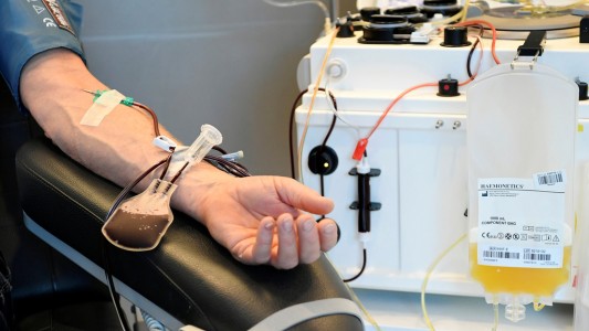 Unas 150 personas con coronavirus mejoraron su salud al recibir plasma