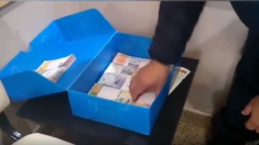 Inventan que un médico abusó de una paciente para extorsionar a una clínica