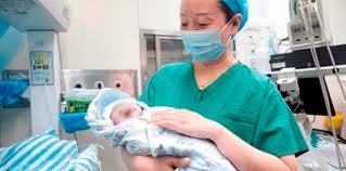 El curioso caso de la mujer que tuvo gemelos con 10 años de diferencia