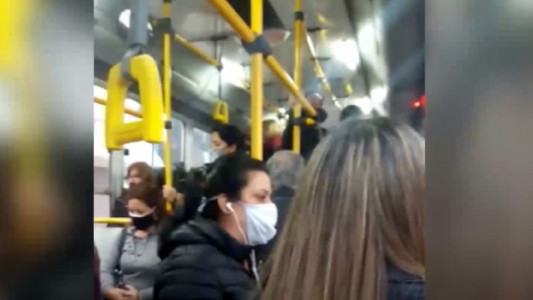 Video: denuncian que no se respeta el protocolo en los colectivos de Rosario