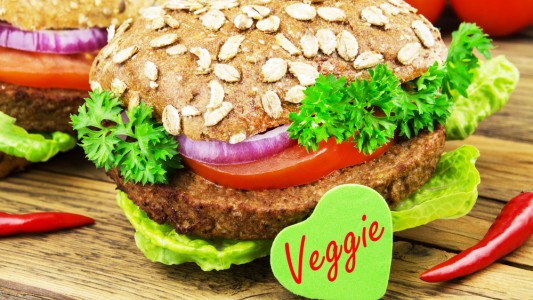 Impulsan un proyecto para incluir comida vegana en escuelas, comedores y hospitales del Estado