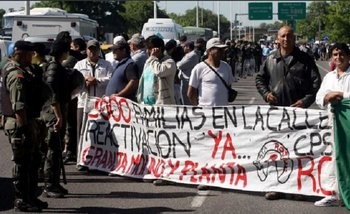 Funcionarios, empresarios y trabajadores buscan una salida al conflicto en Cresta Roja